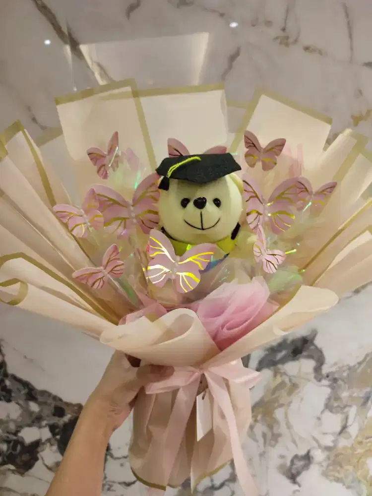 Buket bunga buket boneka wisuda