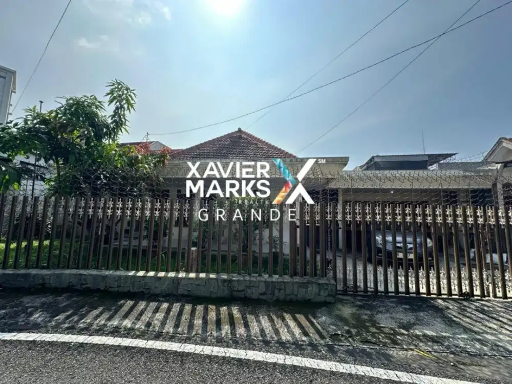 BUTUH CEPAT LAKU!!  harga di bawah pasaran rumah klasik di jalan buah2 an dieng, Malang