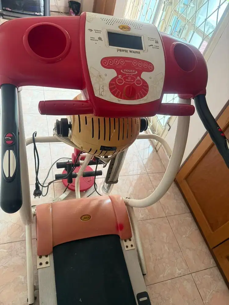 Alat olahraga treadmill