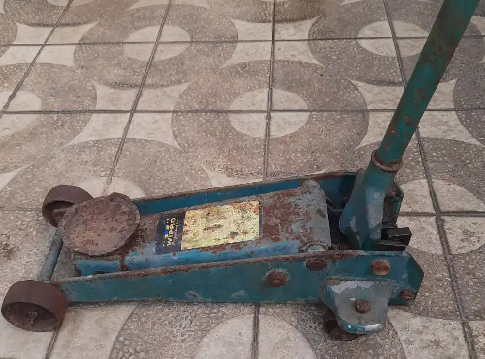 Dongkrak mobil 3 ton