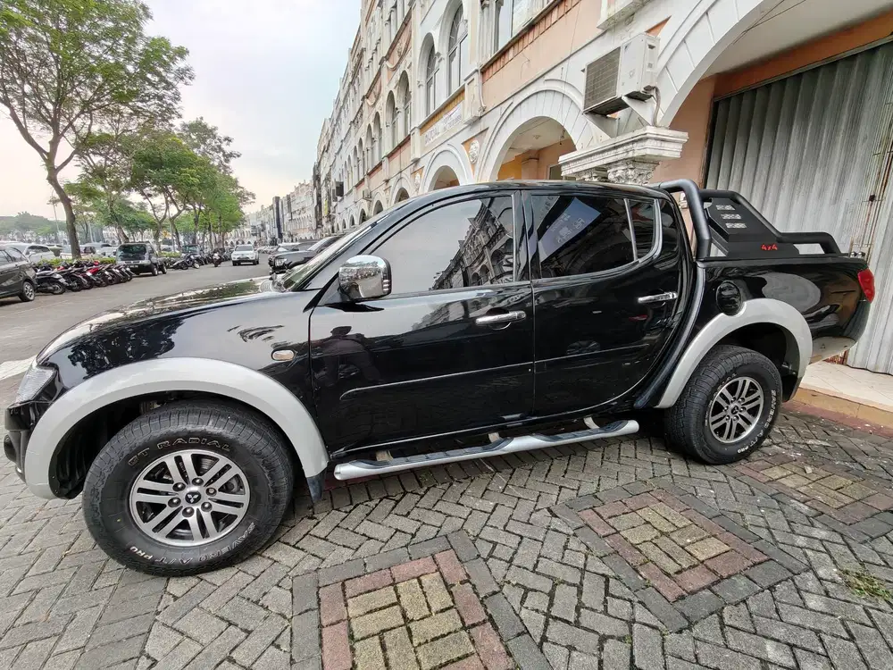 Mitsubishi Strada Triton 2011 Diesel, mulus baru rekondisi total