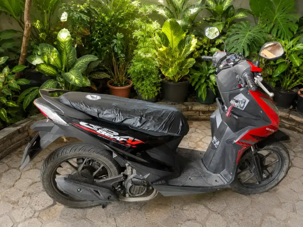 Beat 2022 merah hitam