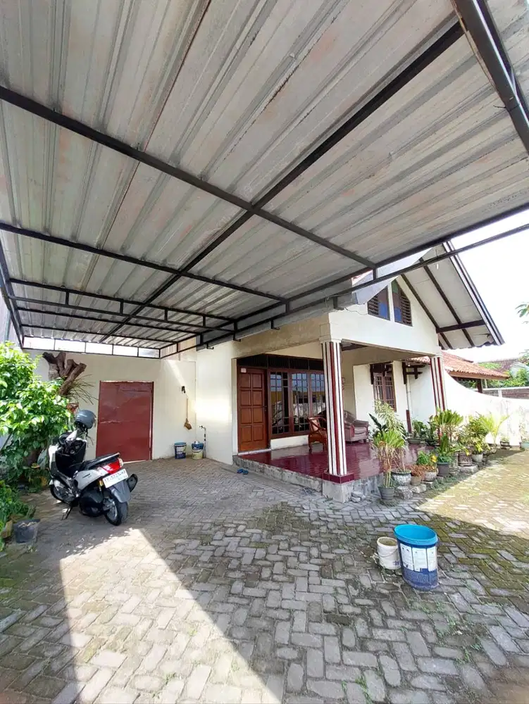 Rumah Strategis dengan Halaman Luas di Maguwoharjo
