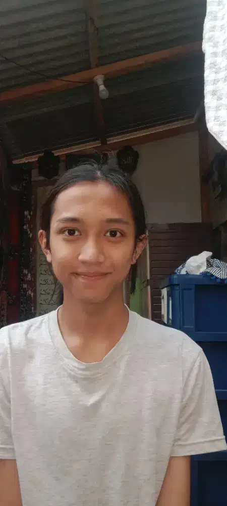 Saya sedang mencari freelance, untuk menabung biaya kuliah.