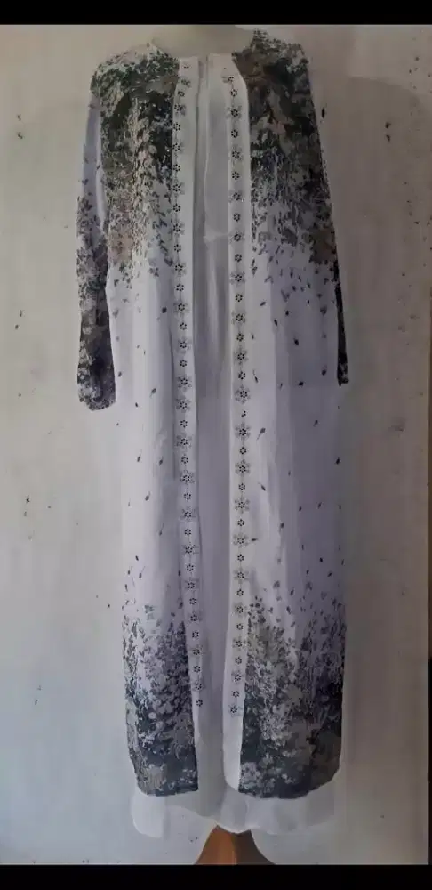 Gamis busana wanita muslim