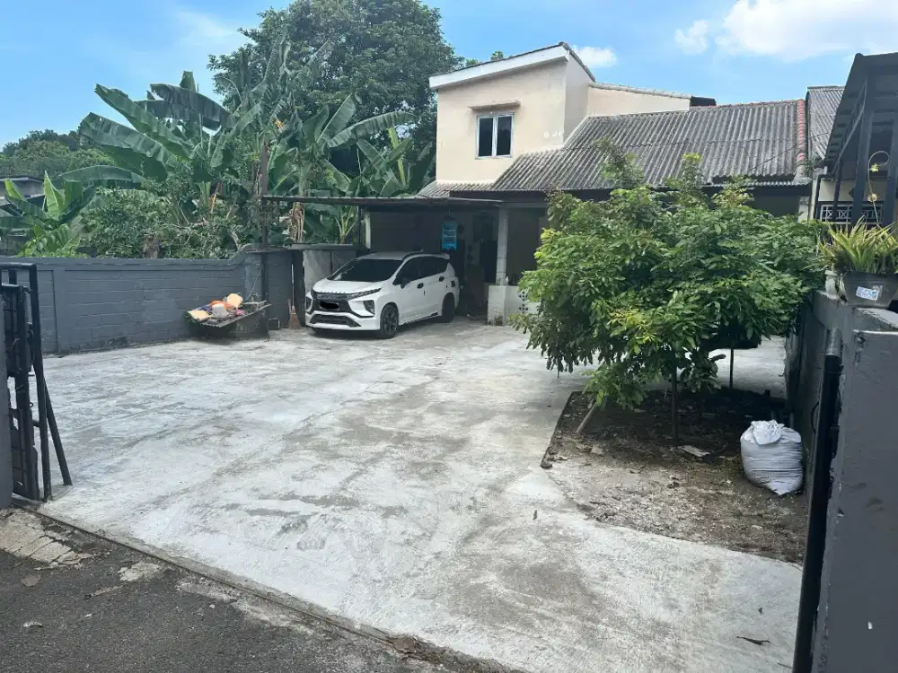 Jual Rumah lantai 2 parkiran luas