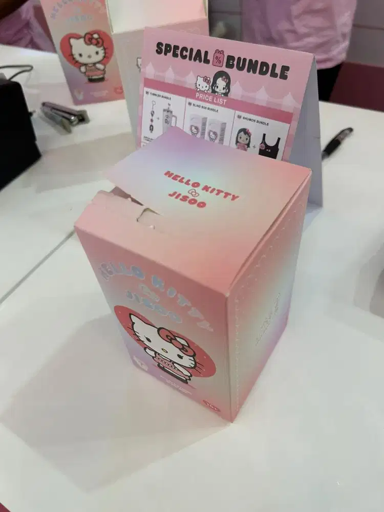 Blindbox Hello Kitty  x Jisoo