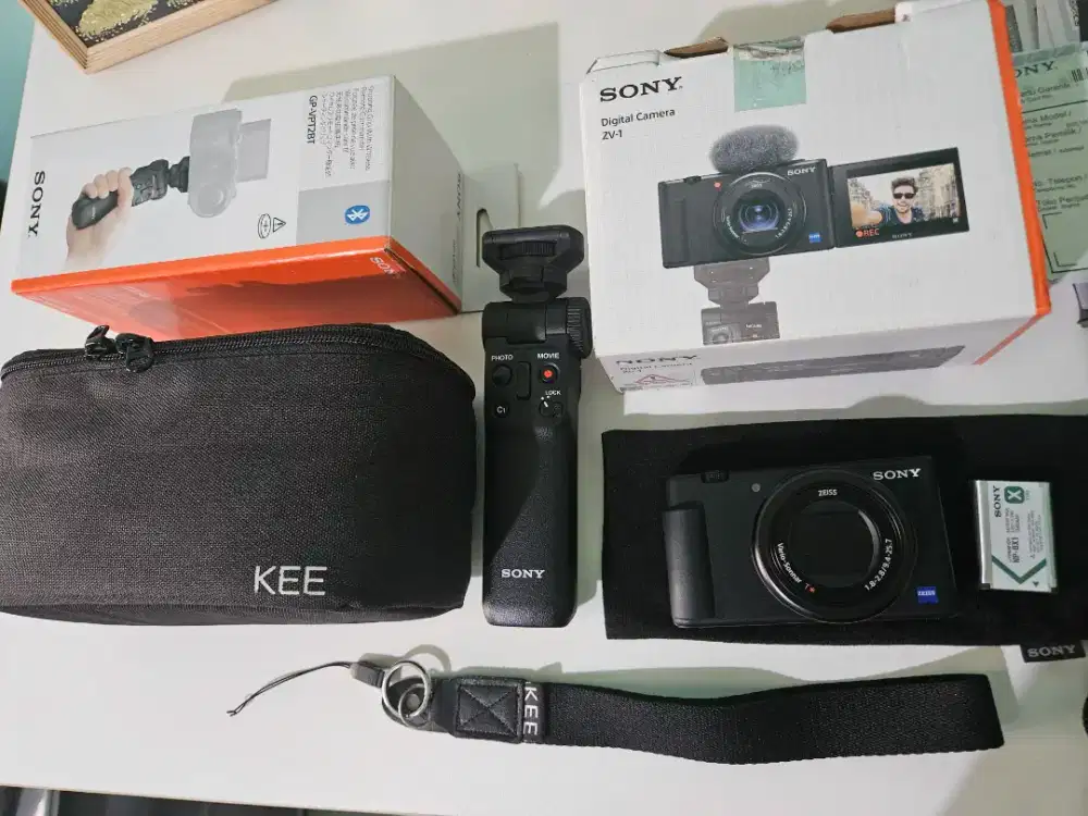 Sony ZV1 plus Handgrip GP-VPT2BT ZV-1