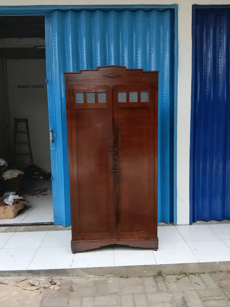 Lemari jati tua antik ex dari perumahan pecinaan