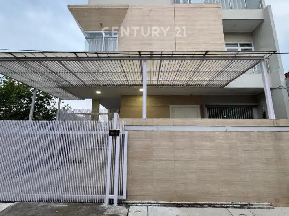 Rumah Hook 3 Lt Semi Furnished SHM 8 KT Garasi 3 Mobil