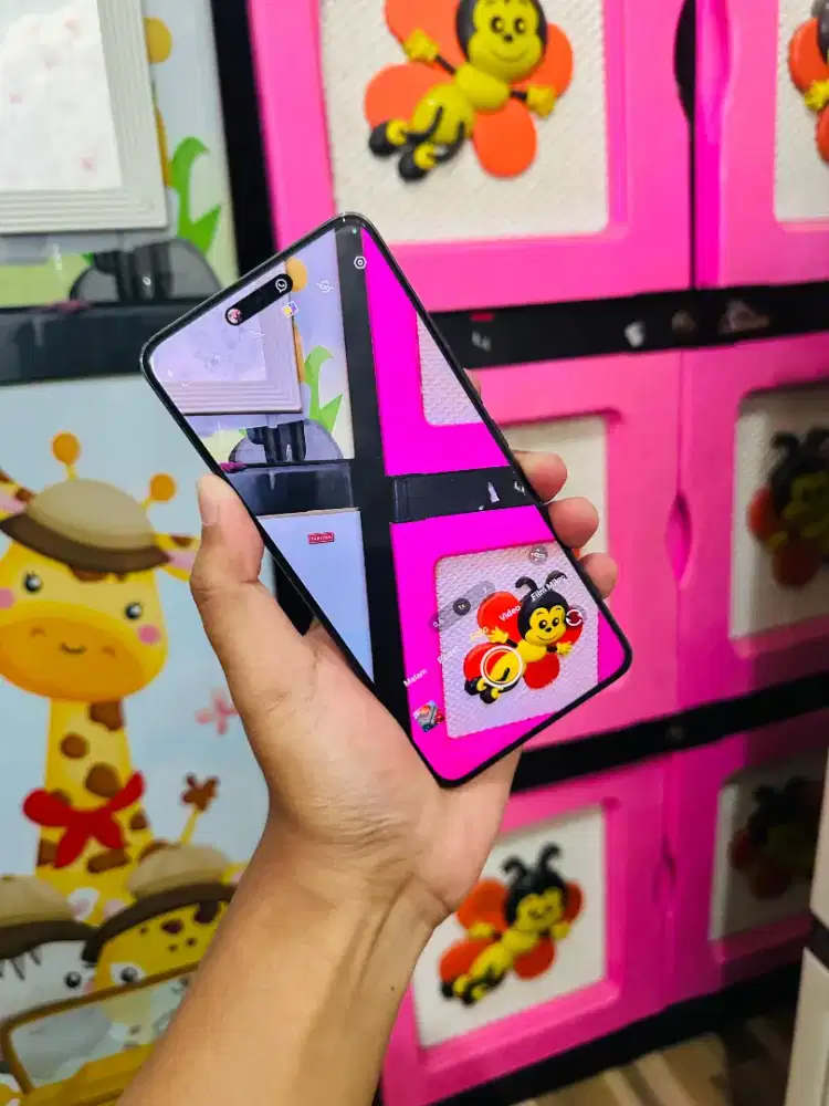 Vivo v50 5g 12/256 muluuss 99% segel tanpa minus garansi lama tt  ok