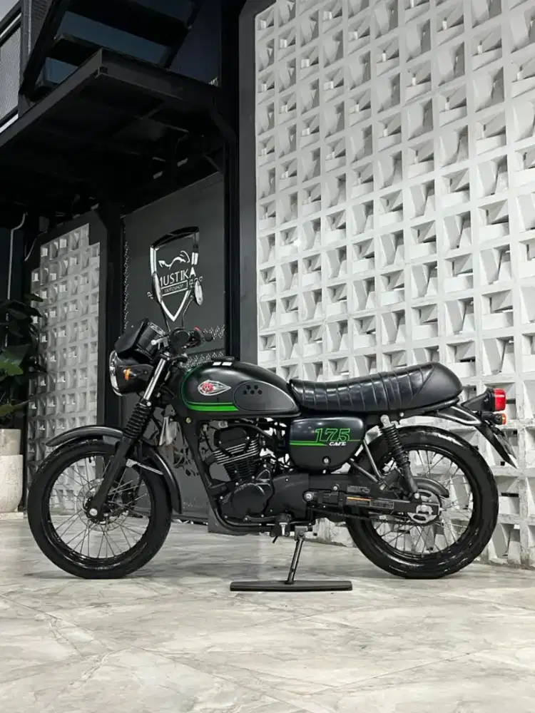 KAWASAKI W175 CAFE 2021 -Chintia Mustika