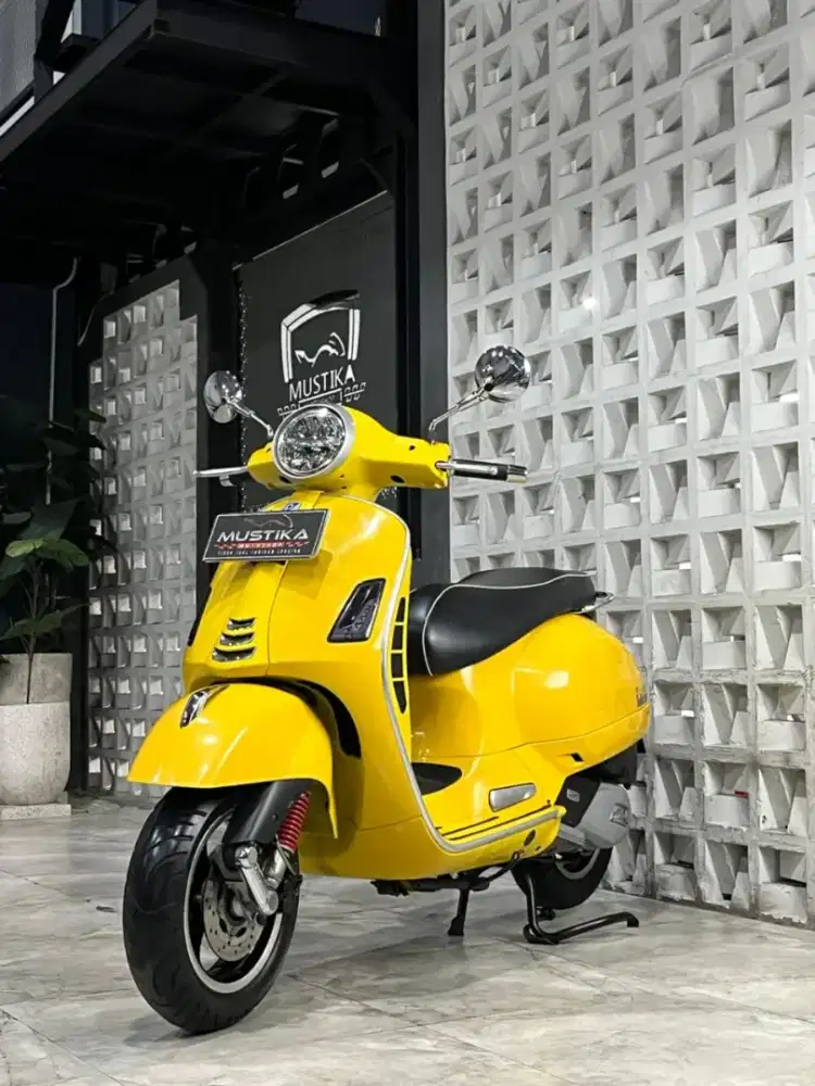 VESPA GTS 150 SUPER 2021 -Chintia Mustika