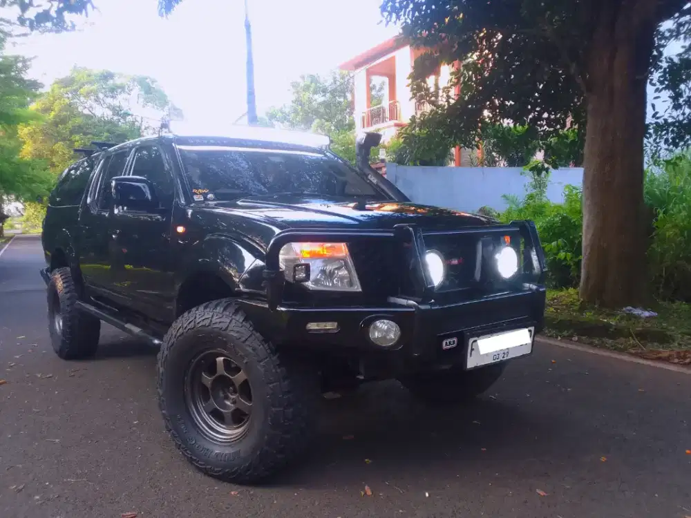 Aussie overland spec Navara Frontier Matic 4x4 modif mahal