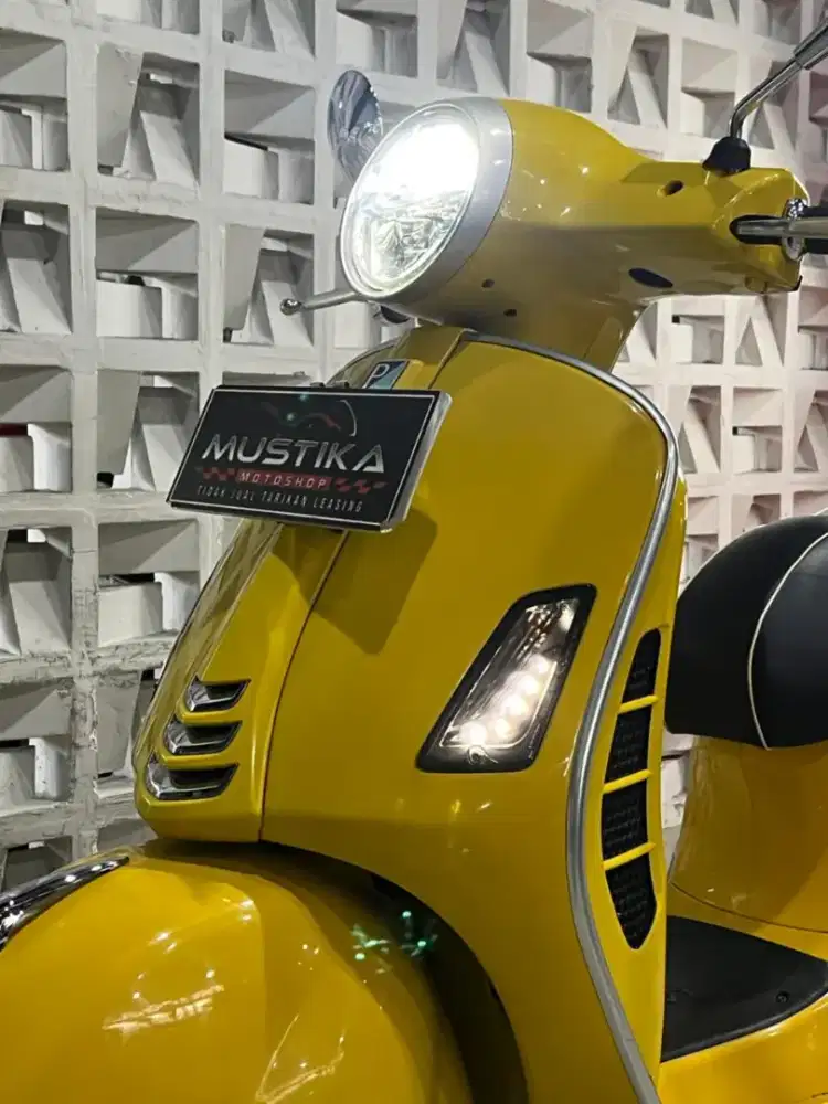 VESPA GTS 150 SUPER 2021 - Chintia Mustika