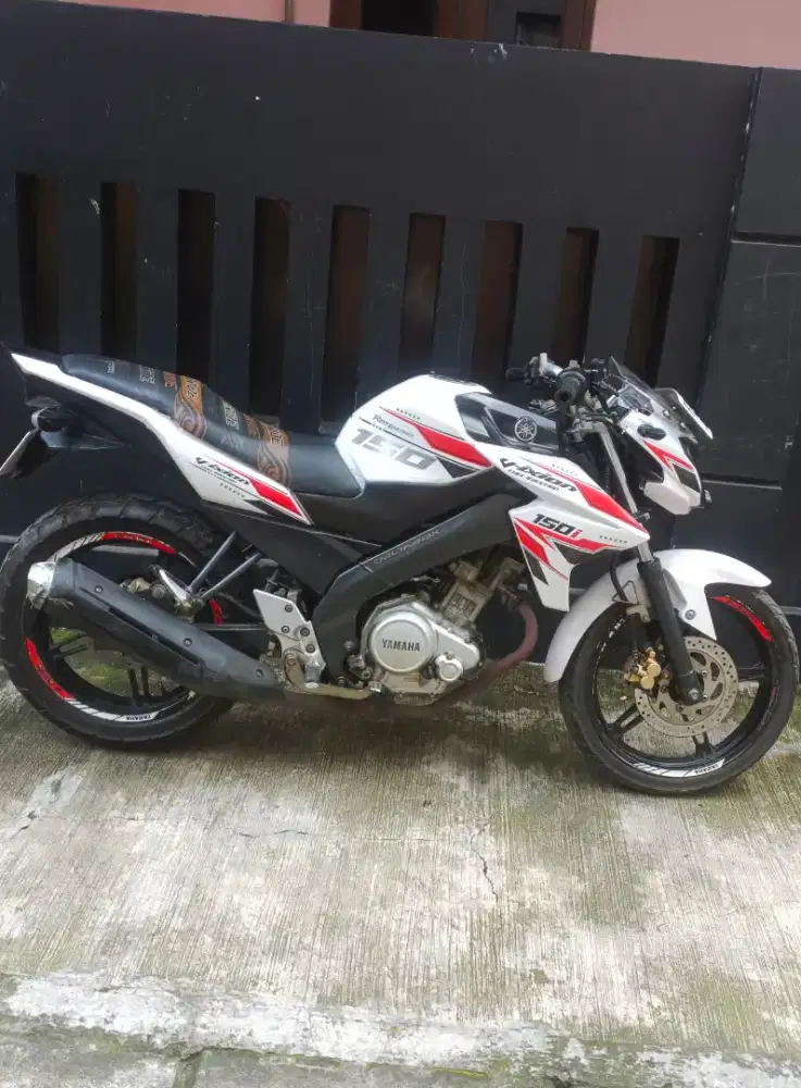 Yamaha Vixion new 2013 kesayangan Lengkap tinggal pakai