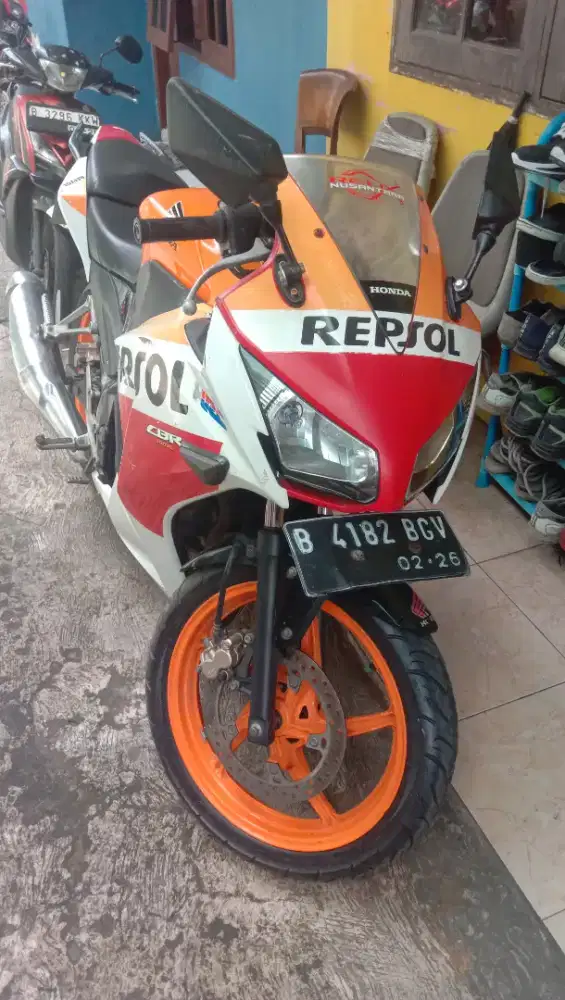 Dijual motor Honda CBR150R THN 2016. Kitab lengkap non minus