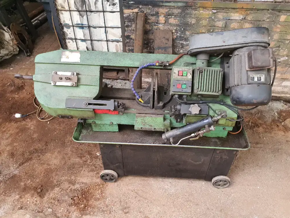 Mesin gergaji selendang bandsaw