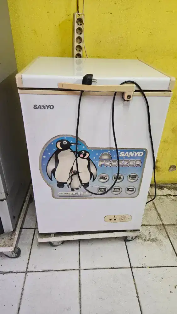 Freezer sanyo masi bagus
