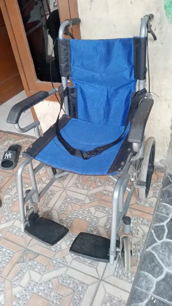 Kursi roda lipat