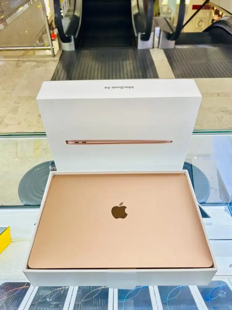MacBook Air Apple M1 Chip 13-inch Resmi iBox GOLD BH 91% CC 173
