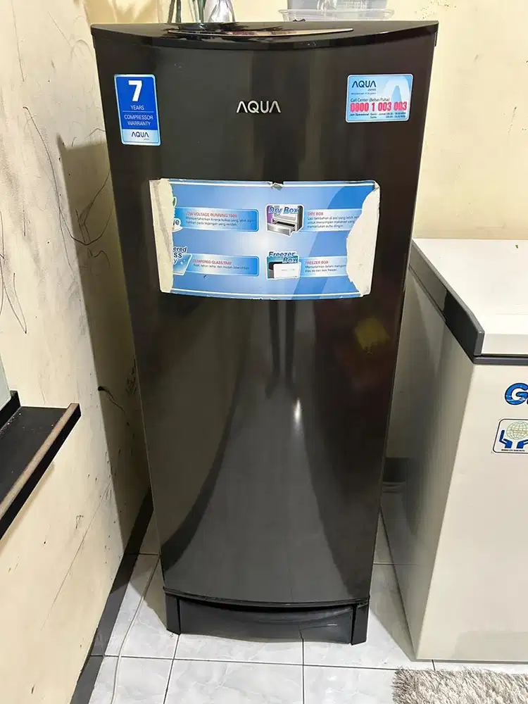 kulkas aqua second