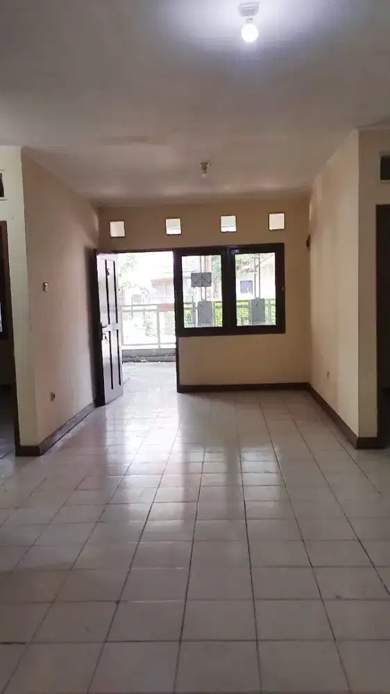 Rumah 1.5 Lantai  Siap Huni Dalam Komplek Adipura