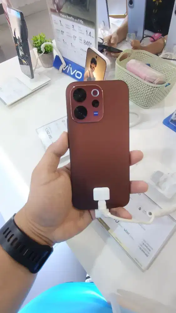 VIVO V70 RAM 12/256 (ERAFONE BINTARO PLAZA)