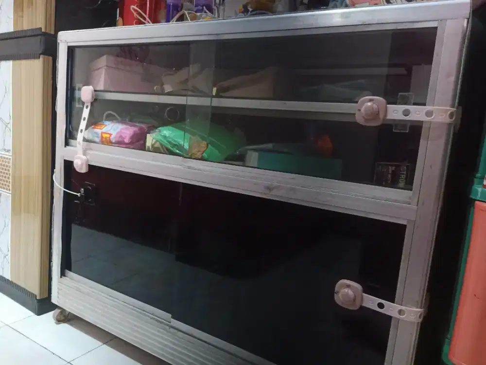 Jual etalase bekas konter hp