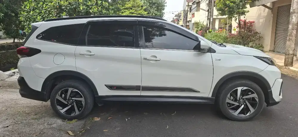 Rental Mobil Rush GR Plus Supir