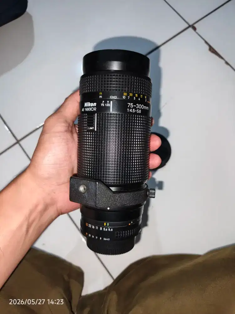 Nikon AF Nikkor 75-300mm f/4.5-5.6