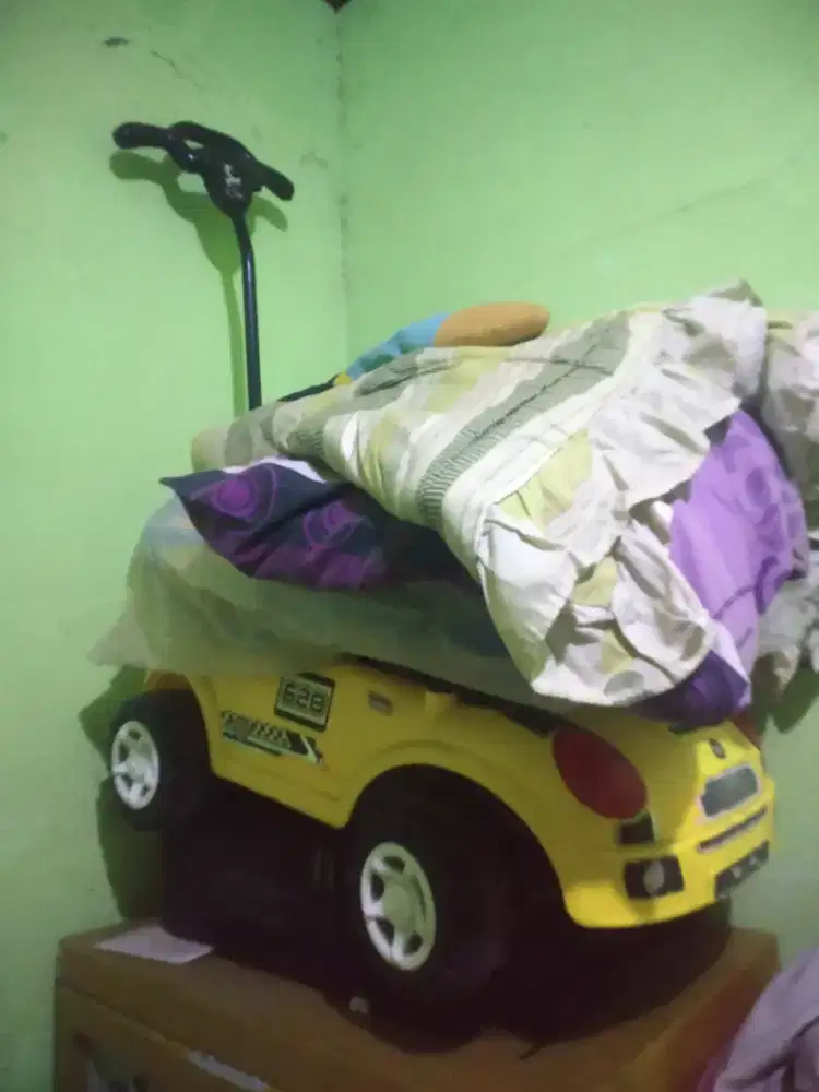 Mainan anak mobil dan motor