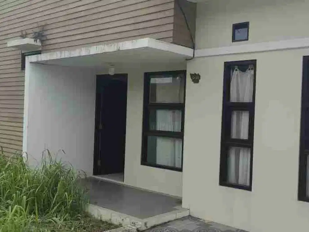 di jual rumah ada kolam renang pribadi di taman kopo ketapang