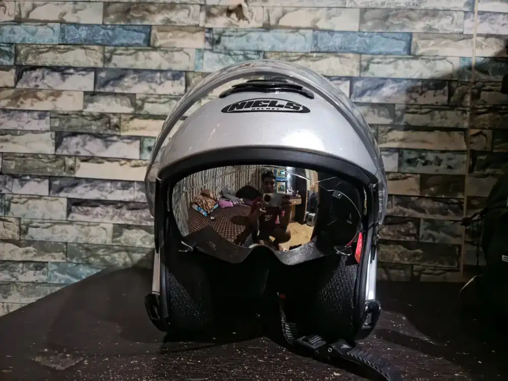 NIELS HELMET SECOND NEW