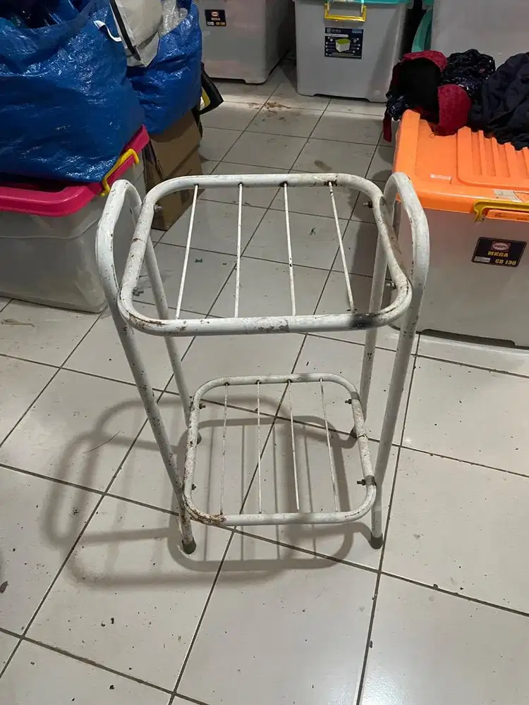 Rak dispenser galon