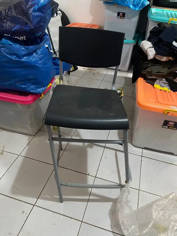 Kursi Ikea hitam