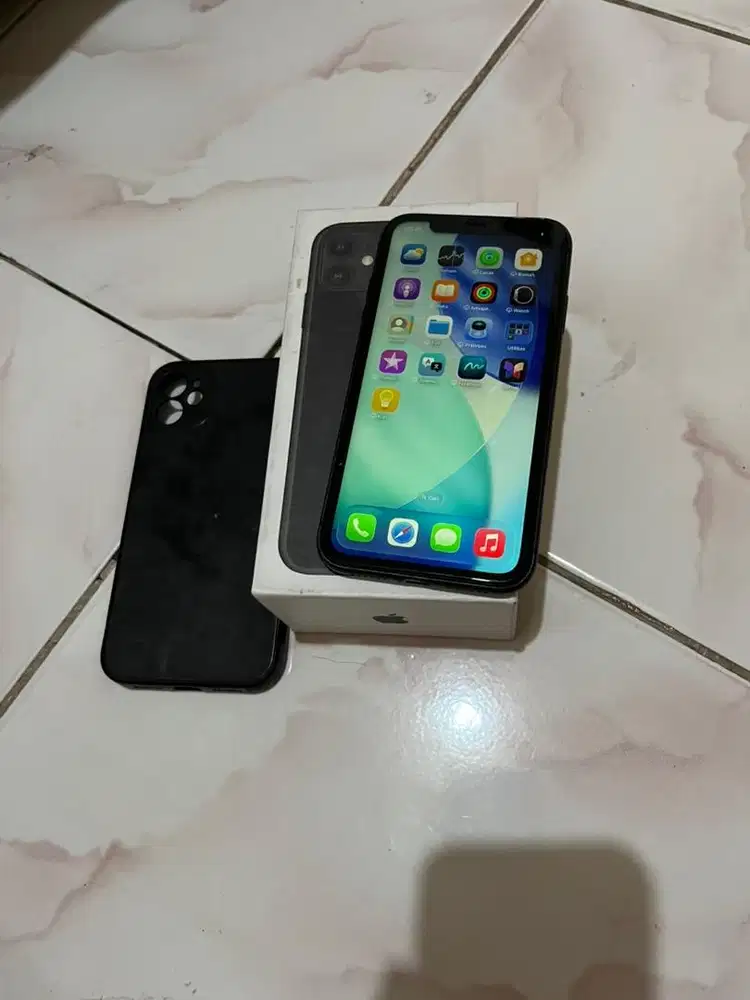 iphone 11 64gb fullset normal simlock / wifi only