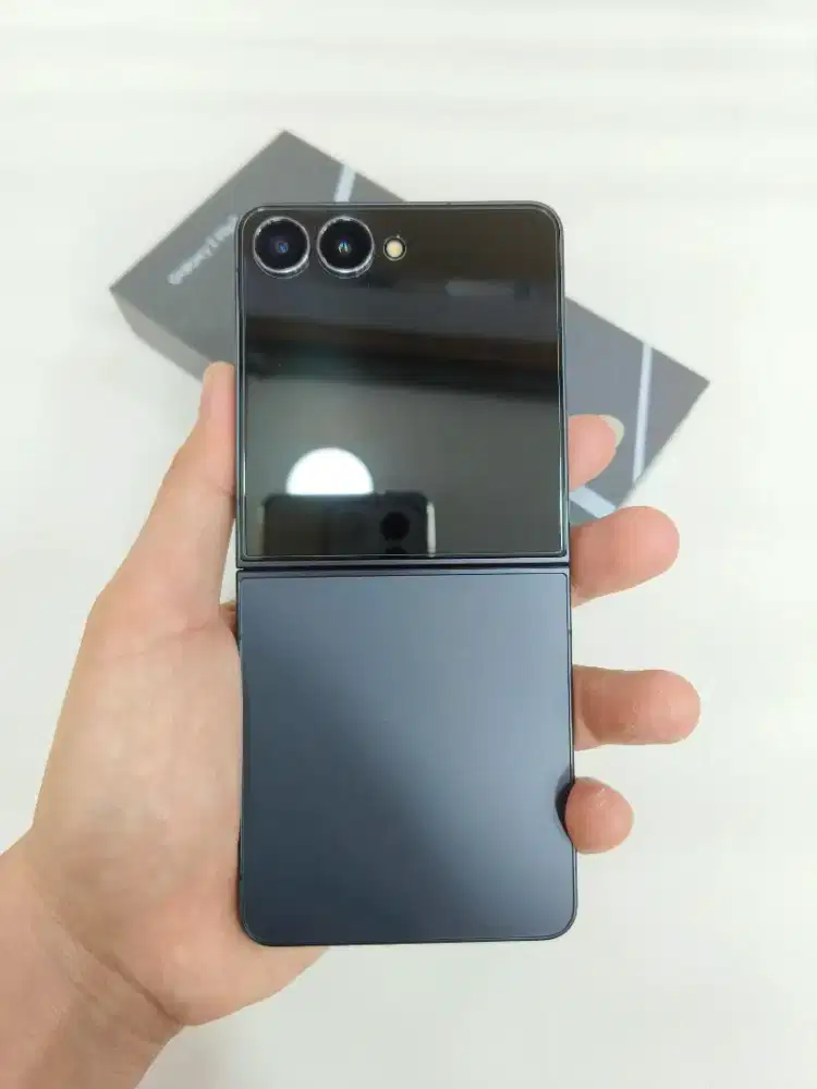 ( Second ) Samsung Galaxy Z Flip 7 12/512GB Jetblack | SEIN | Fullset