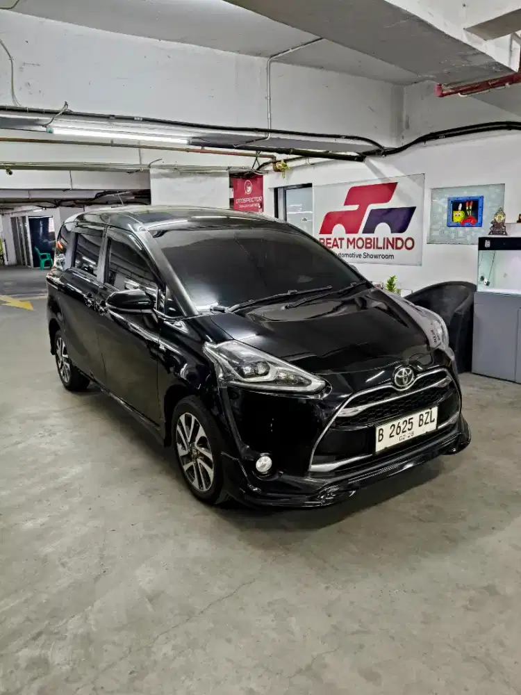 Sienta Q CVT 2017 Black on Beige