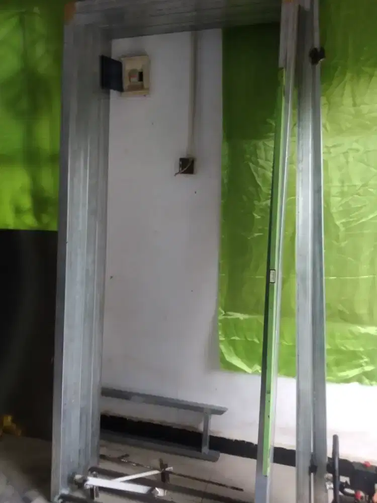pintu lipat besi
