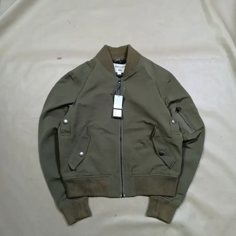 Jaket bomber uniqlo x Carine roitfeld boxy semi crop used verygood