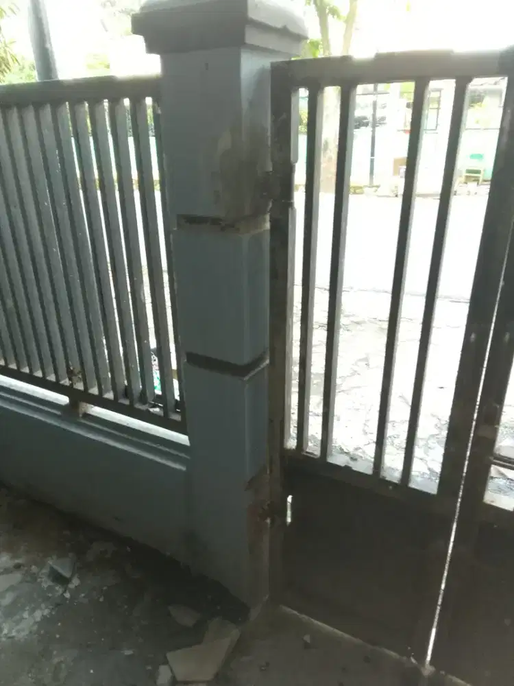 Tukang bangunan pasang keramik plapon dan sebagainya