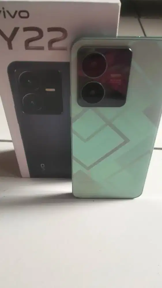 Dijual Hp Vivo Y22 second masih mulus dan lengkap