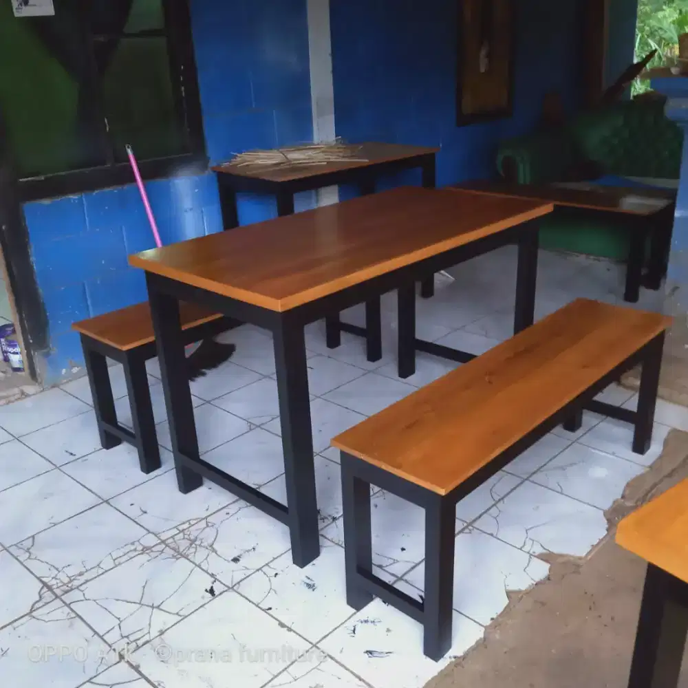 Meja kursi cafe dan warung makan