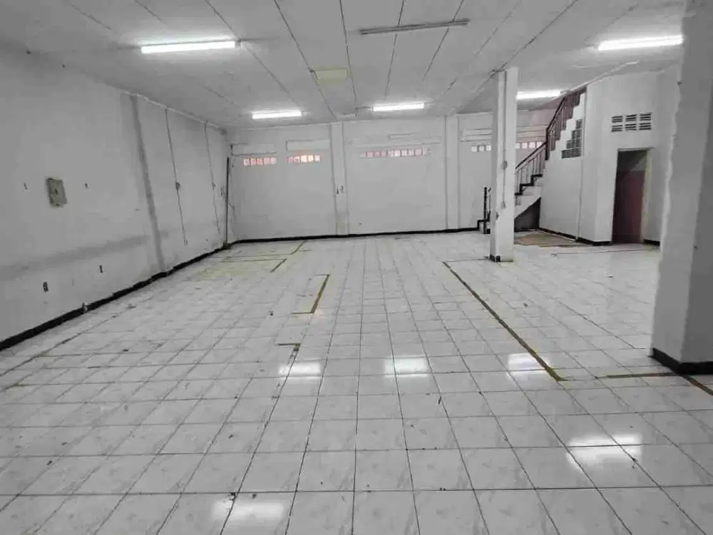Dijual / Disewa ruang usaha dan gudang tki 3 Lokasi Strategis Akses jalan 3 mobil