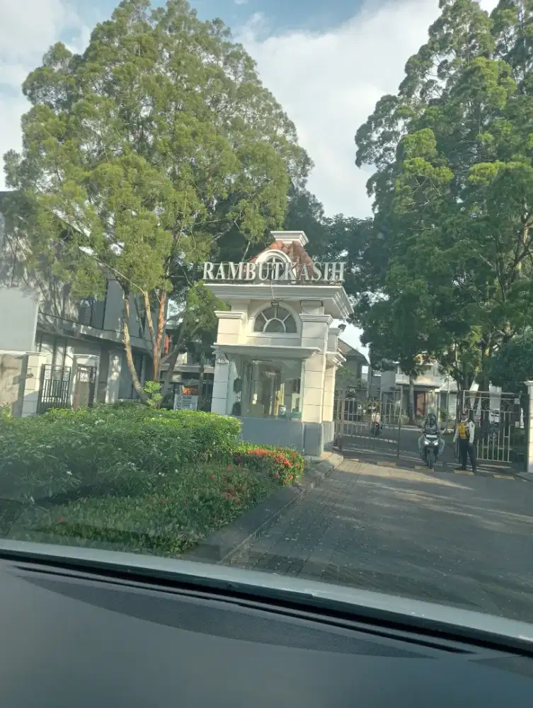 Dijual rumah tinggal di kota baru Parahiyangan RAMBUT KASIH