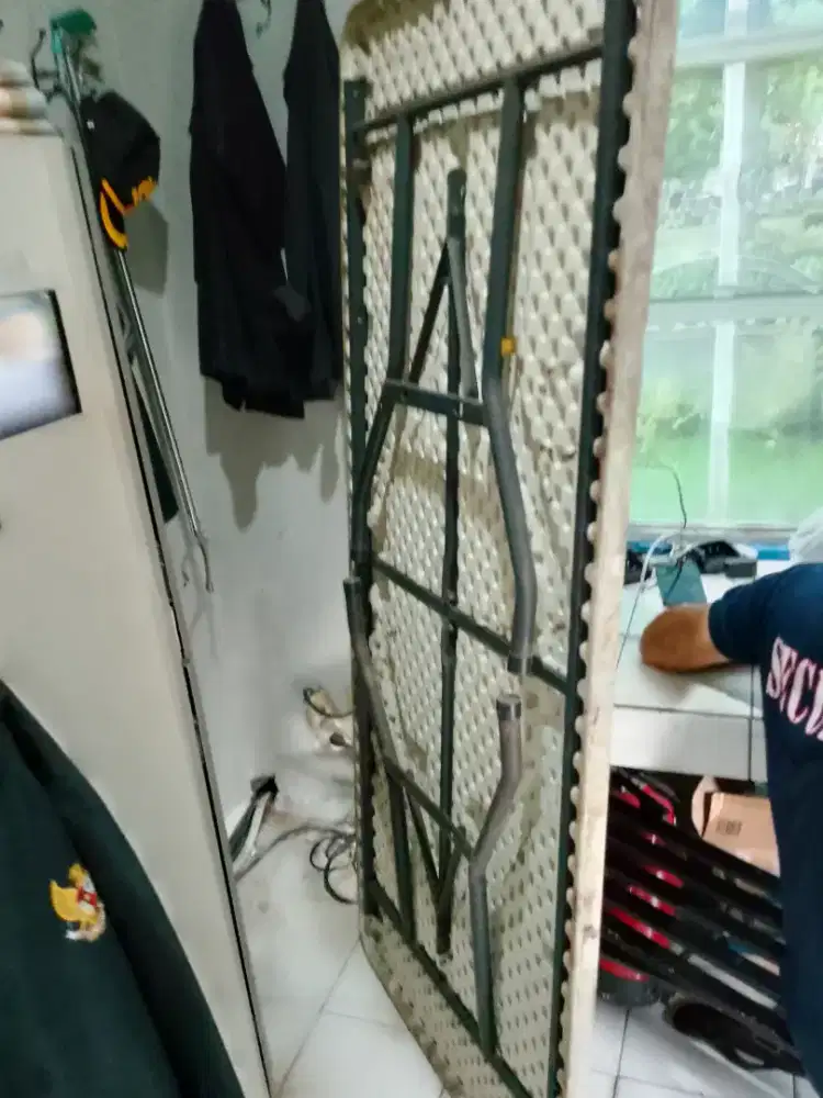 Meja lipat ukuran hampir 2m