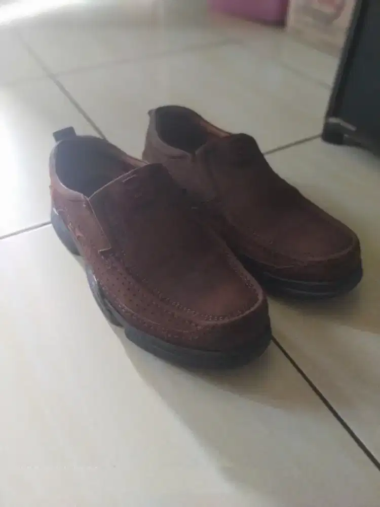 SEPATU SLIP ON PRIA KULIT