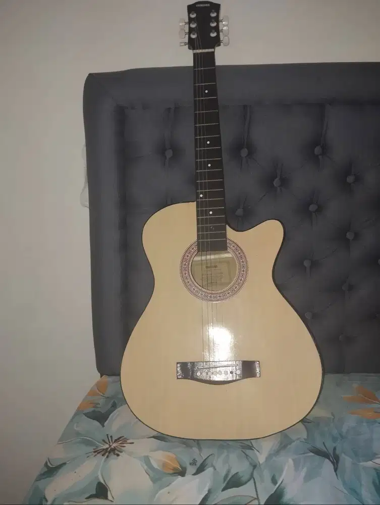 Gitar sayur merek Yamaha