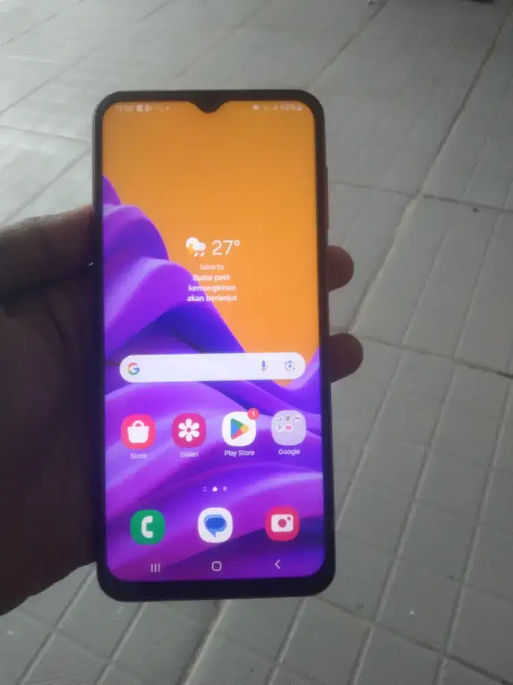Samsung M23 5G NFC Layar Orian Bening